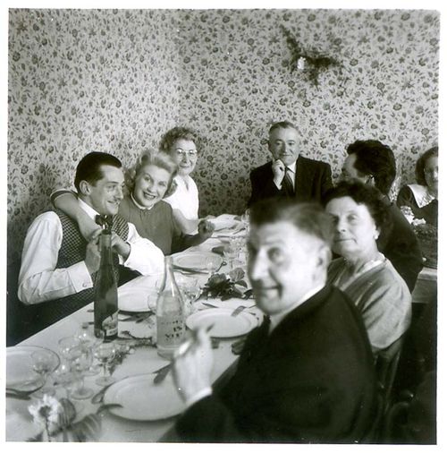 1old_wine_pics_corner_table_restaurant1953